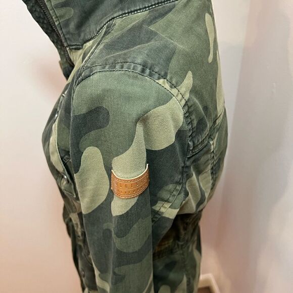 Hollister Camo Jacket. Size S - Picture 7 of 7